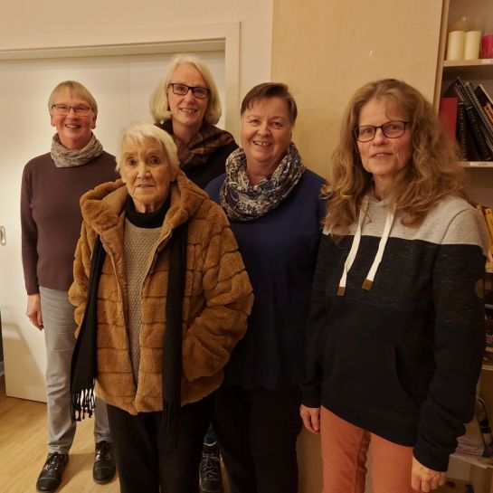 Von links: vorne Annelie Grewing, hinten: Helga Heins, Susanne Nähr, Uta Herrnring-Vollmer und Anke Schwalenberg (aus dem Team der Vorleserinnen fehlen hier: Gaby Thiede und Britta Brünn)