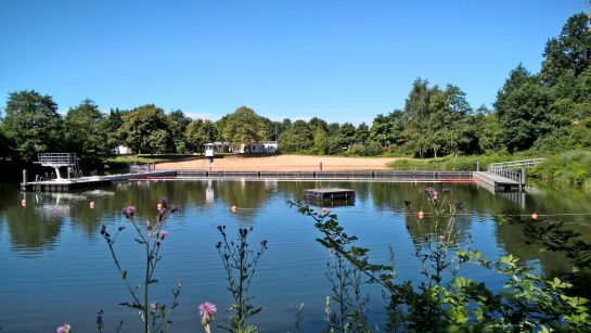 Das Naturbad Beckersberg lädt als Oase im Grünen zu Badespaß und Entspannung ein. Foto: Heike Benkmann