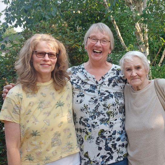 Anke Schwalenberg, Helga Heins und Annelie Grewing (von links) versprechen lustige Kurzgeschichten am 25. September im Kulturtreff beim Rauhen Haus. Foto: Inklusionsbeauftragte