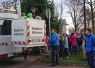 Foto: Heike Benkmann<br>Die WHU hat zusammen mit Kindern der Kita Bürgerhaus und der Grundschule Ulzburg den Weihnachtsbaum am Marktplatz geschmückt