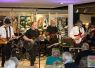 Foto: KuKuHU<br>„Musik Trifft Möbel“ bei Hesebeck - Die Band SIXTY-5