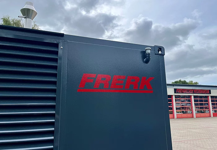 Aggregat vor dem Feuerwehrhaus.