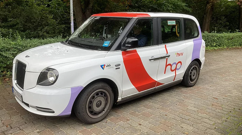 Ein „hvv hop“-Fahrzeug an der Kulturkate.