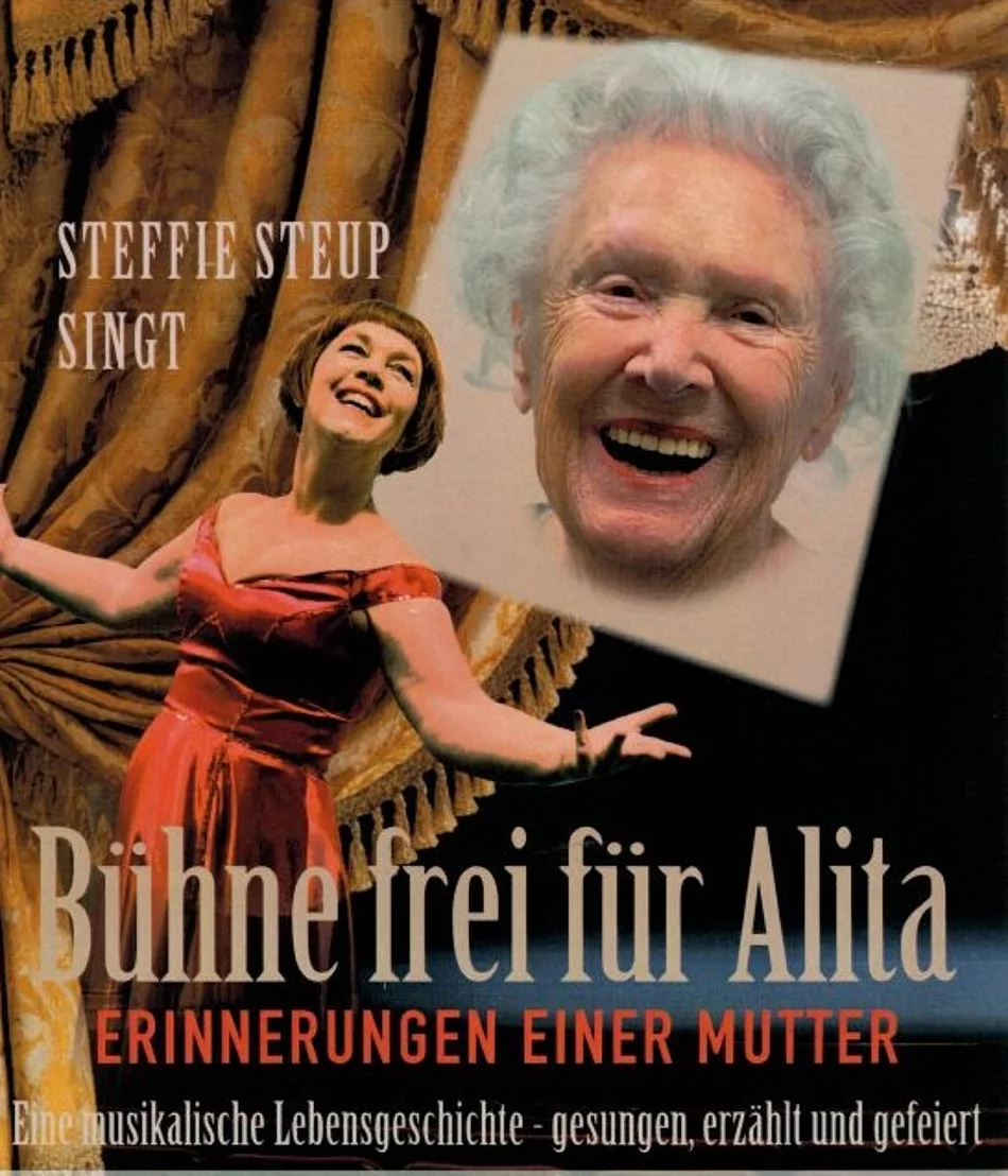 Eine Fotocollage zeigt ein Foto von Steffie Steup und ihrer Mutter Alita.