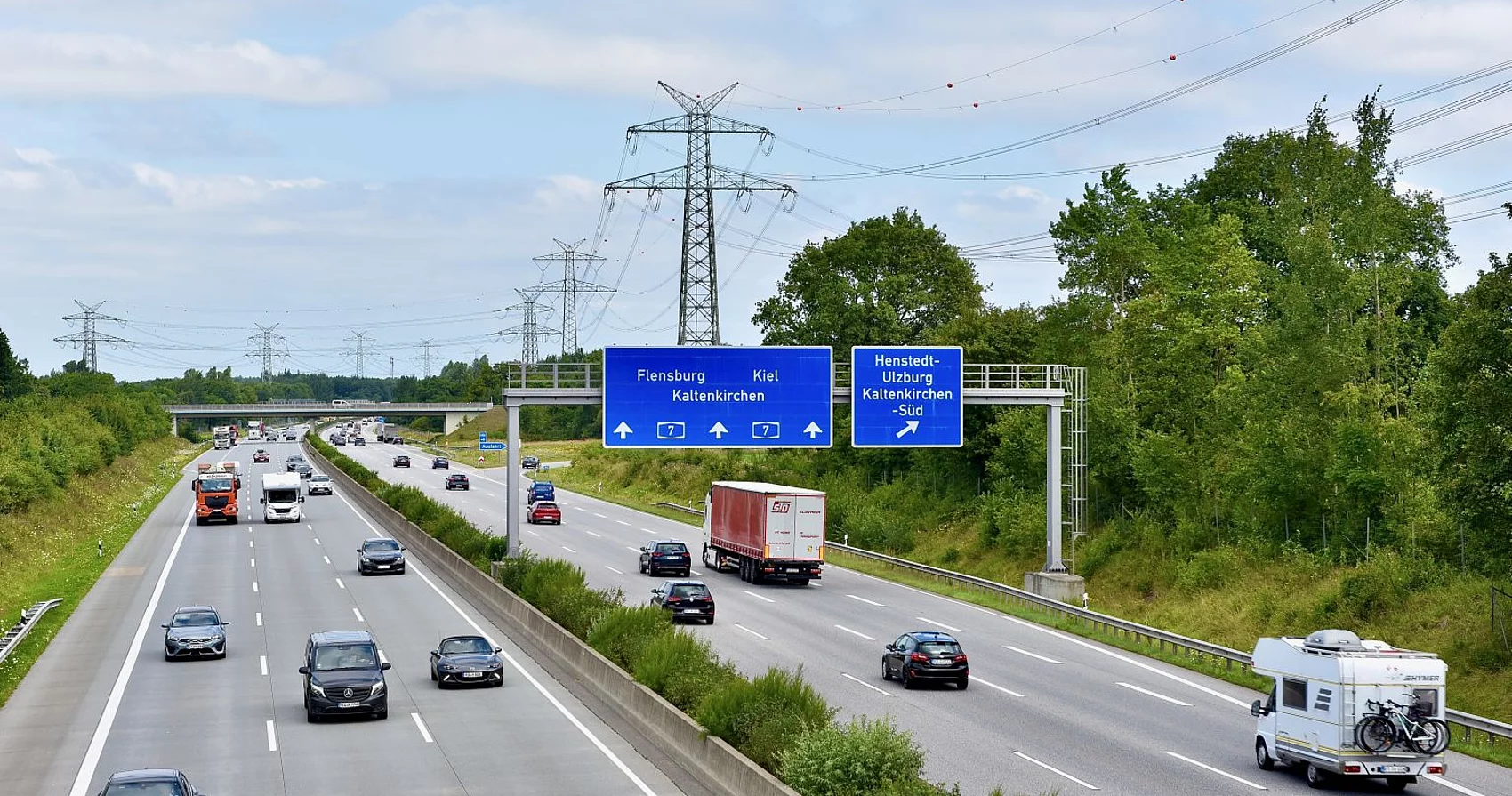 Blick auf die A7 an der Abfahrt Hendtedt-Ulzburg