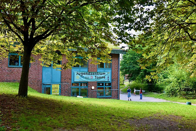 Das Jugendzentrum Tonne ist ein beliebter Treffpunkt für Jugendliche in Henstedt-Ulzburg. 