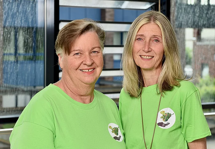 Die Inklusionsbeauftragten Uta Herrnring-Vollmer (links) und Britta Brünn möchten das Thema Barrierefreiheit wieder stärker ins Gespräch bringen.