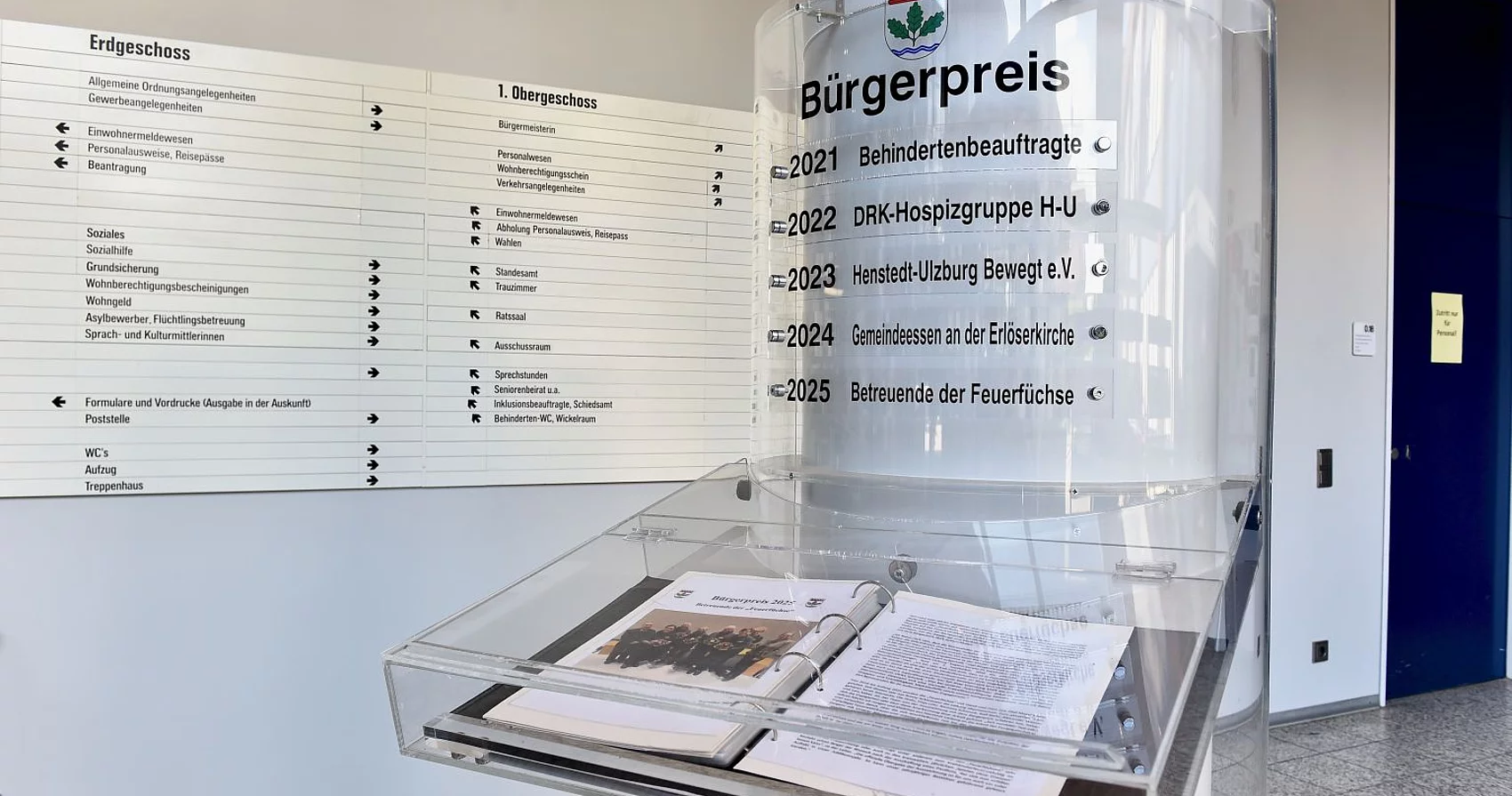 Säule mit den letzten Bürgerpreisträgerinnen