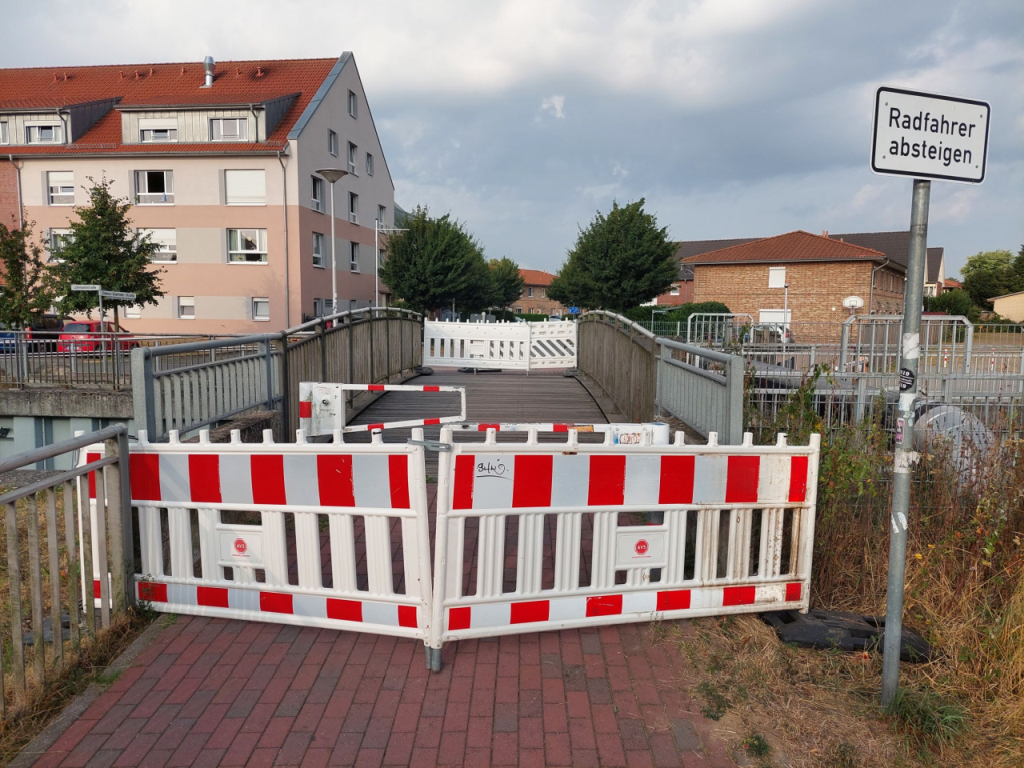 Sperrung der Fußgängerbrücke in der EmmaGärtnerStraße Gemeinde